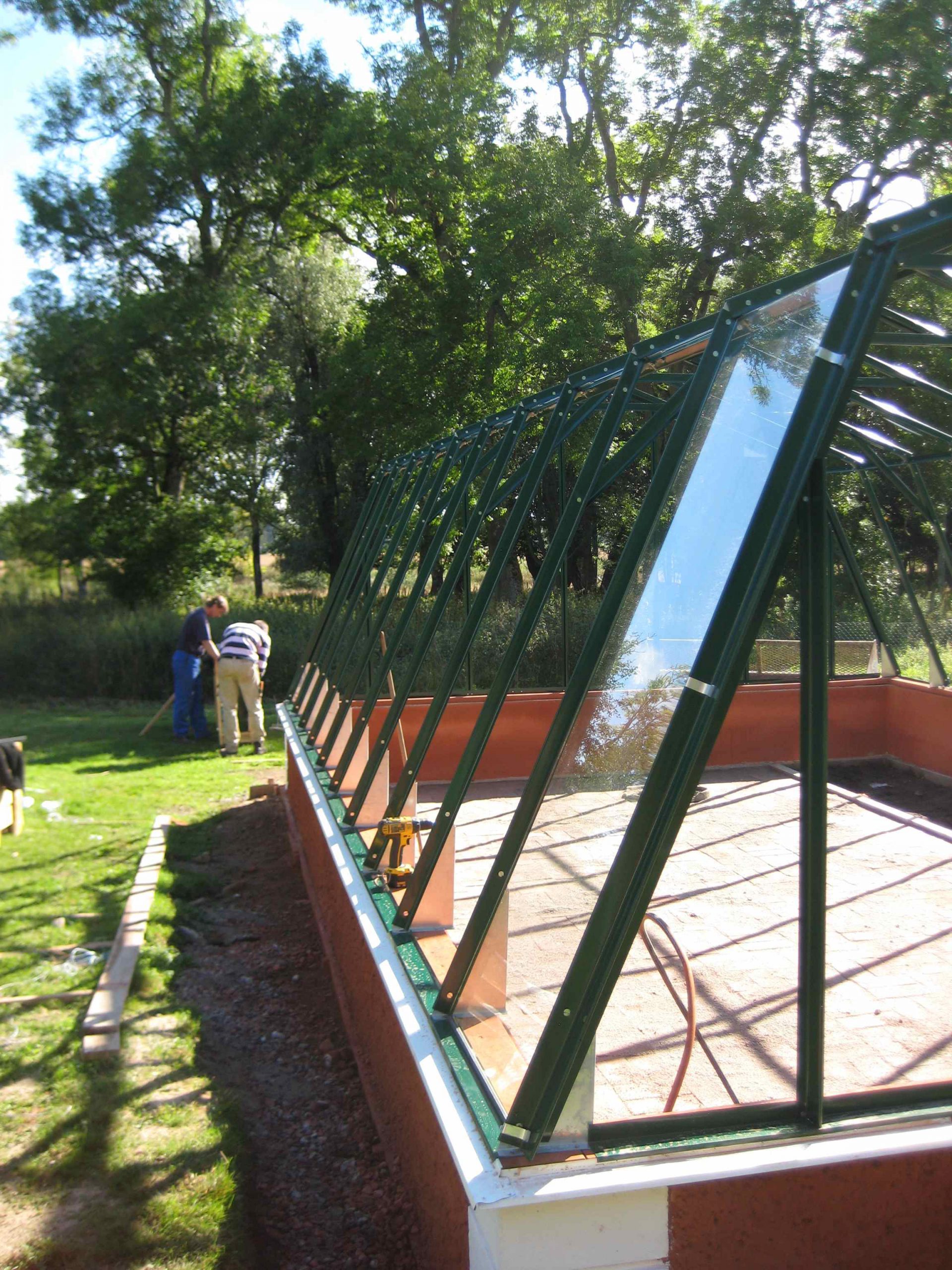 40 m² växthus under montering